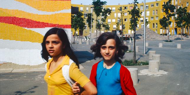 Au Musée de l’immigration, l’exposition « Banlieues chéries » remet la périphérie au centre