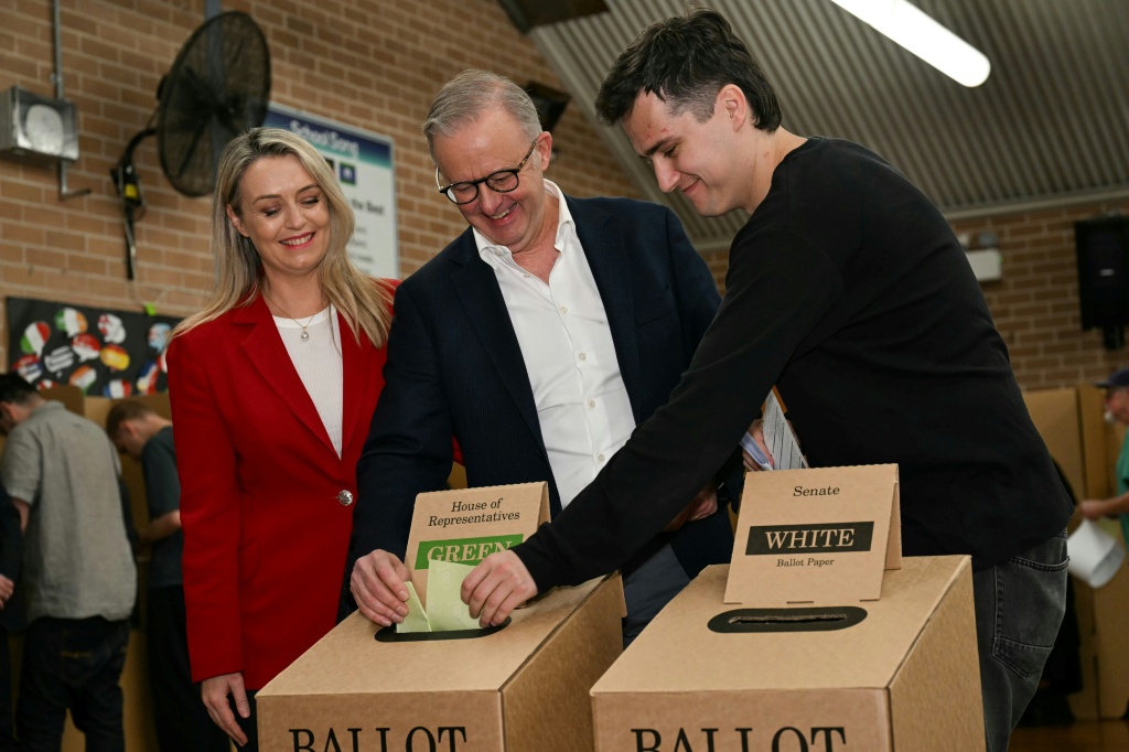 Législatives: préoccupés par l’inflation et les droits de douane, les Australiens se rendent aux urnes