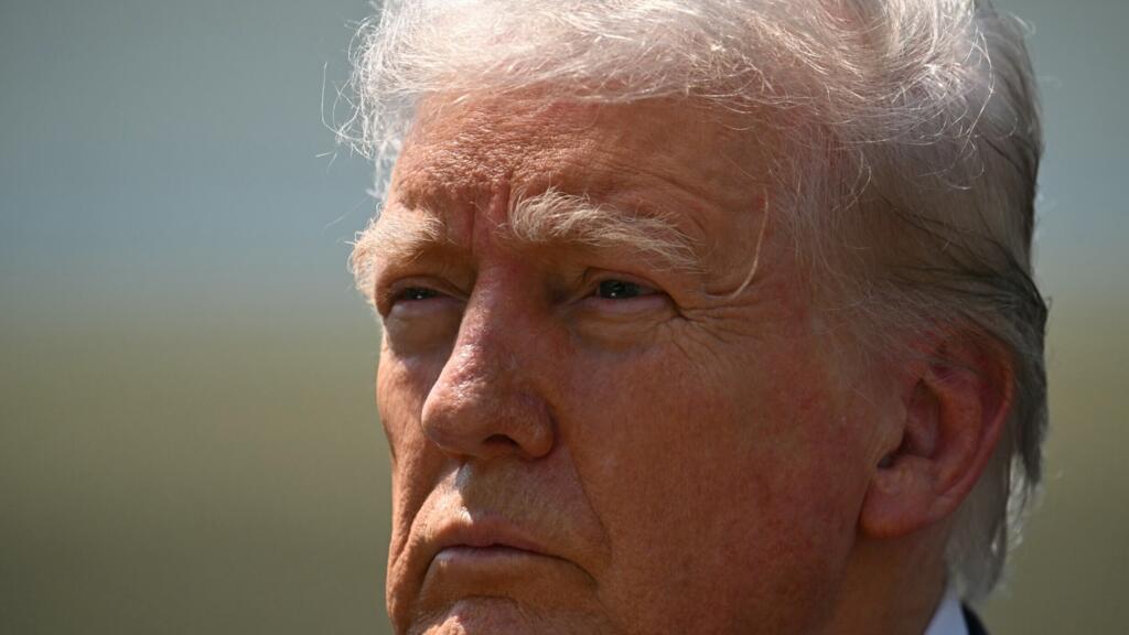 Trump "ne sait pas" s'il doit respecter la Constitution